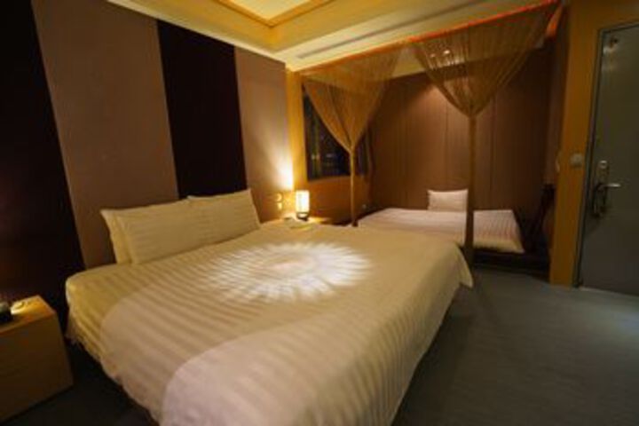 Room 19 of 49