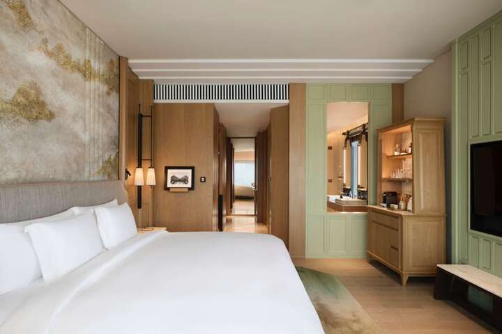 Room 15 of 110