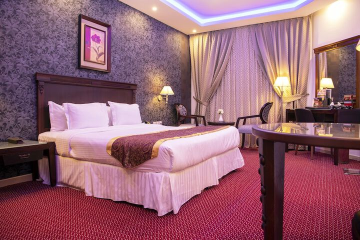 Room 32 of 84