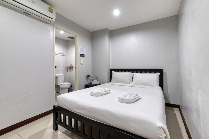 Room 10 of 20