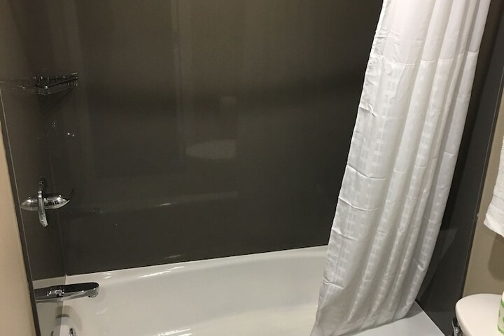 1 Queen Bed (9 of 27)