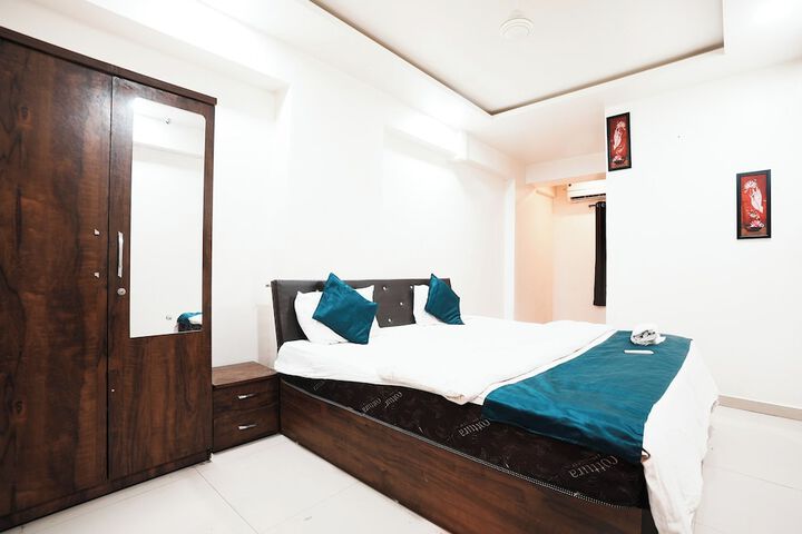 Room 7 of 32