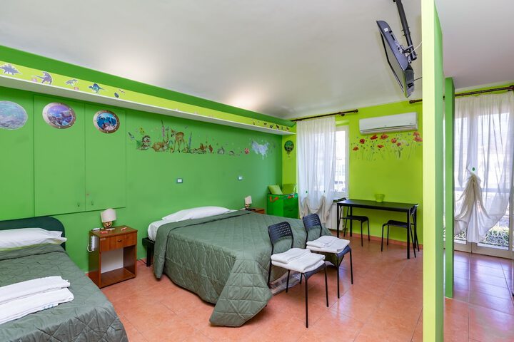 Room 6 of 20