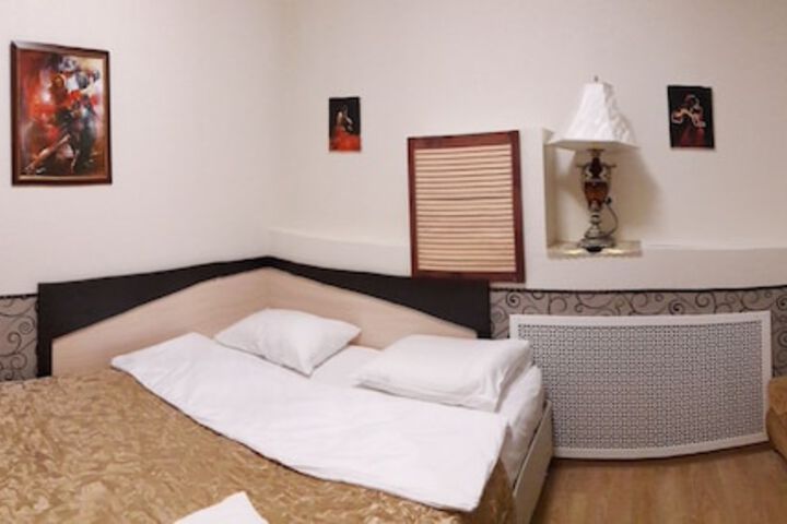 Room 4 of 65