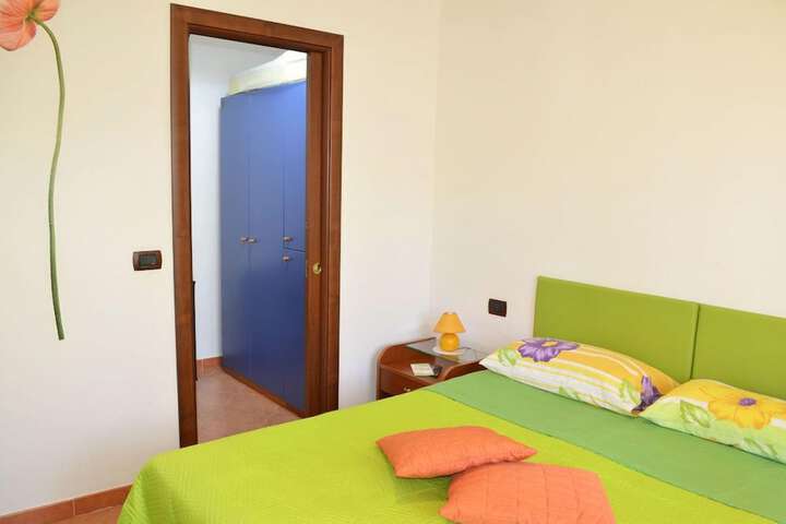 Room 6 of 35