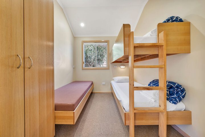 Room 15 of 176