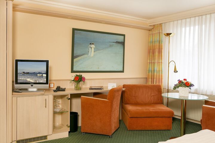 Room 3 of 64