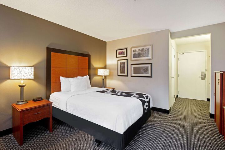 Room 4 of 28