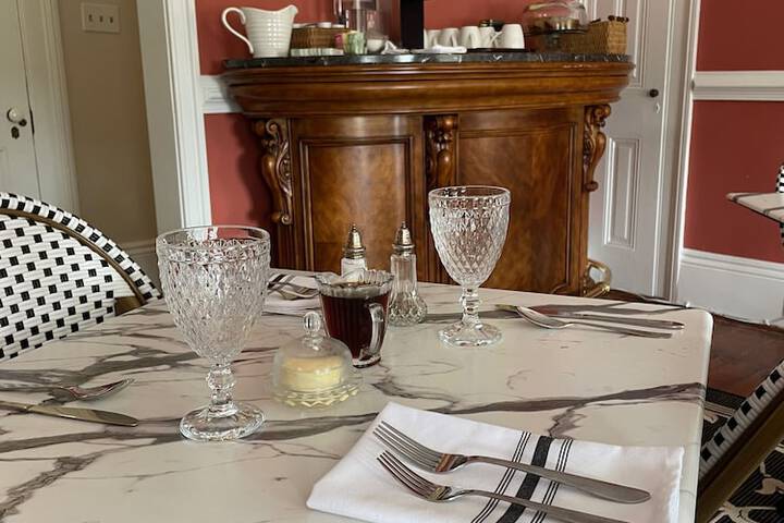 Breakfast/Coffee Service 24 of 33