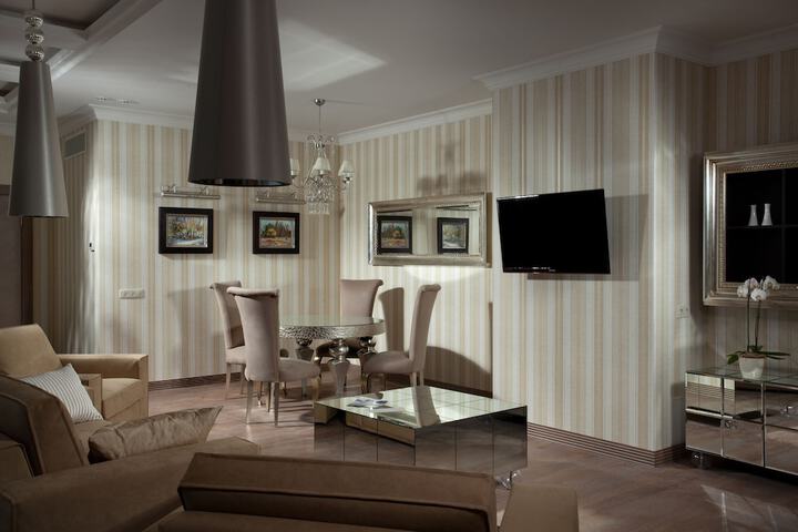 Room 11 of 108