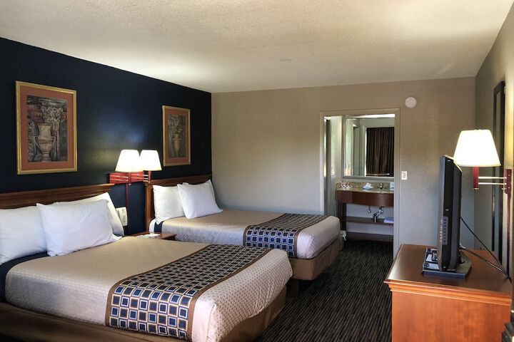 2 Double Beds (7 of 15)