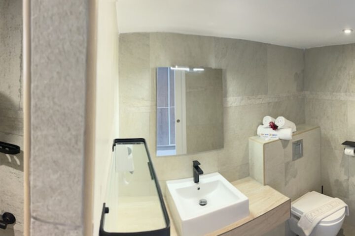 Room 60 of 77