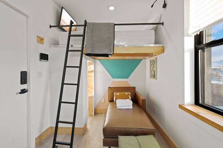 Room 33 of 110