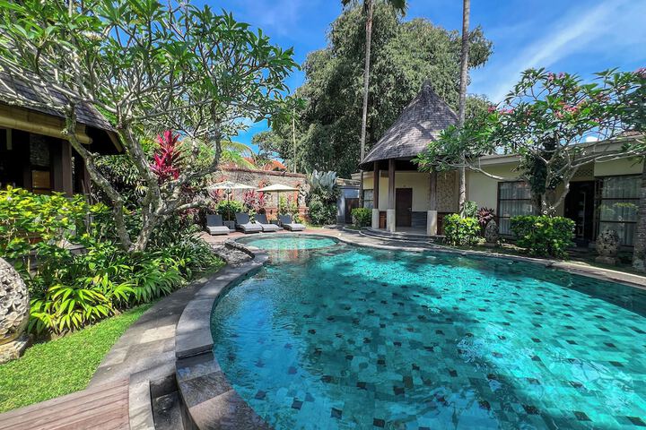 Pool Hotel