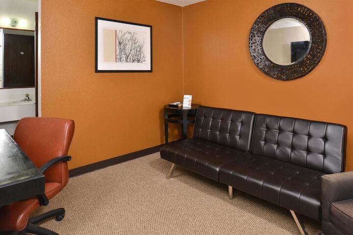 Room 13 of 39