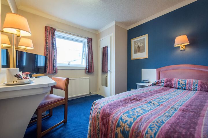 Room 10 of 118