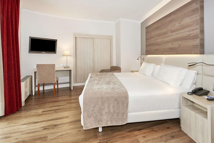 Room 6 of 35