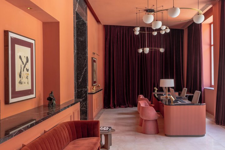 Concierge desk