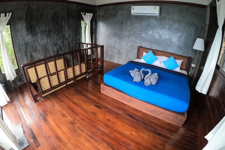 Room 17 of 40