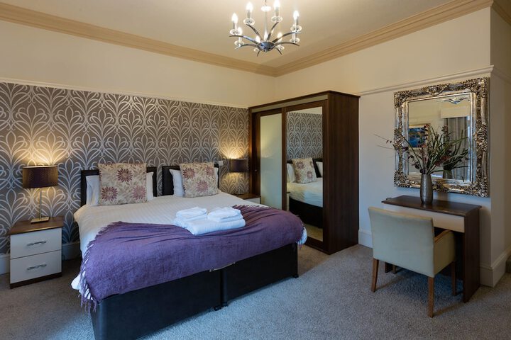 Room 14 of 28