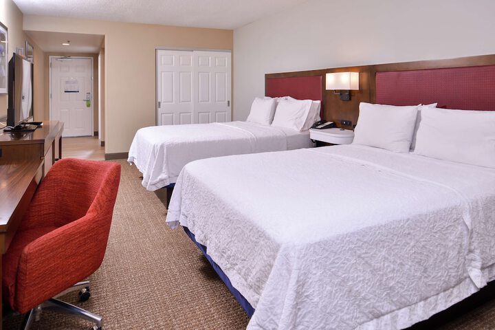 2 Queen Beds Special Interior Entrance (5 of 27)