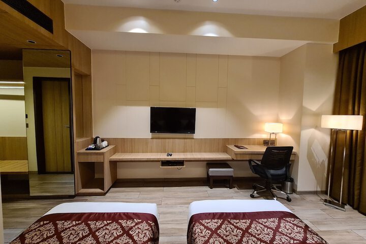 Room 14 of 33
