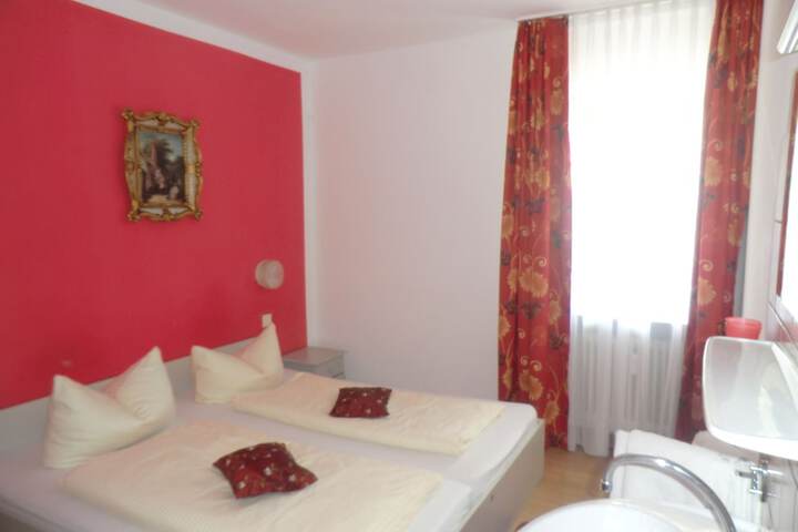 Room 10 of 24