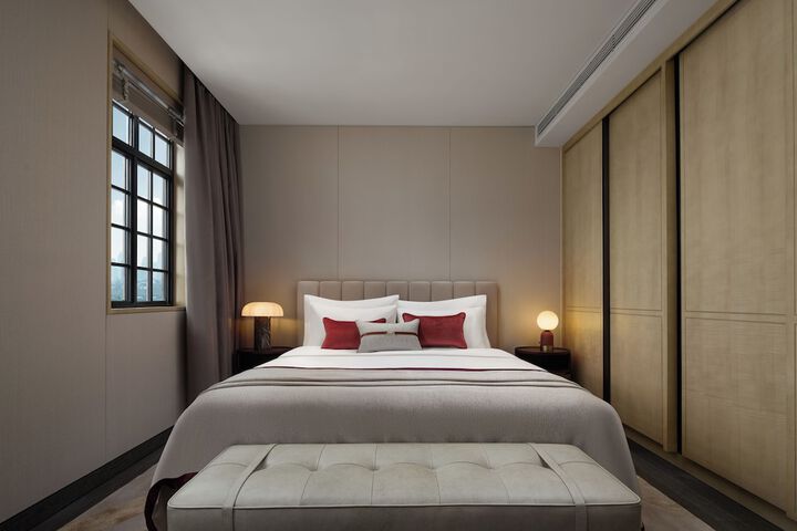 Room 9 of 34
