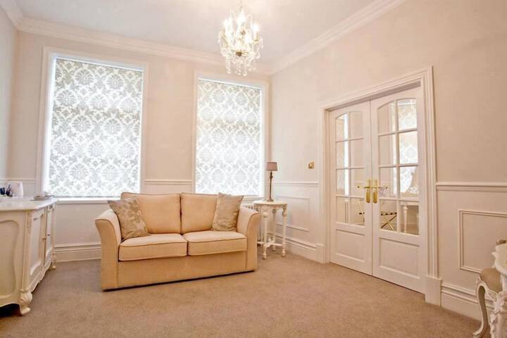 Room 4 of 24