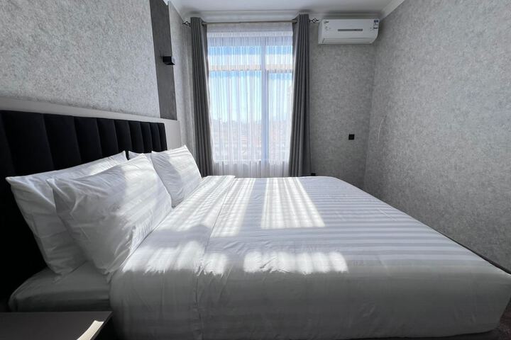 Room 5 of 9
