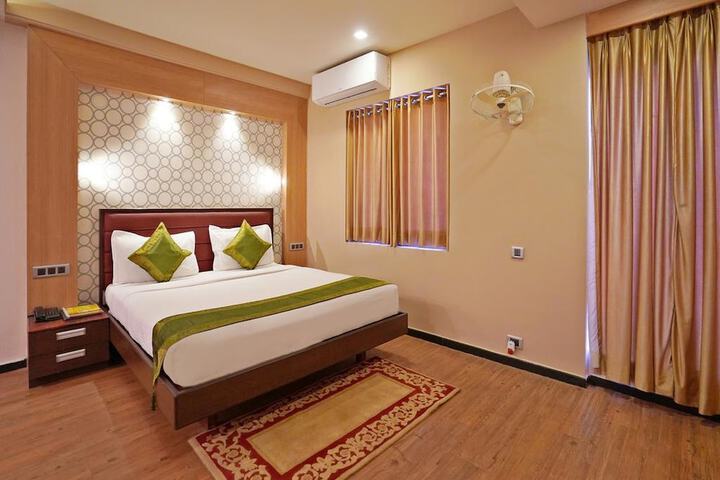 Room 7 of 26