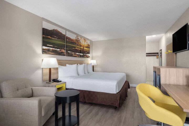 Room 16 of 28