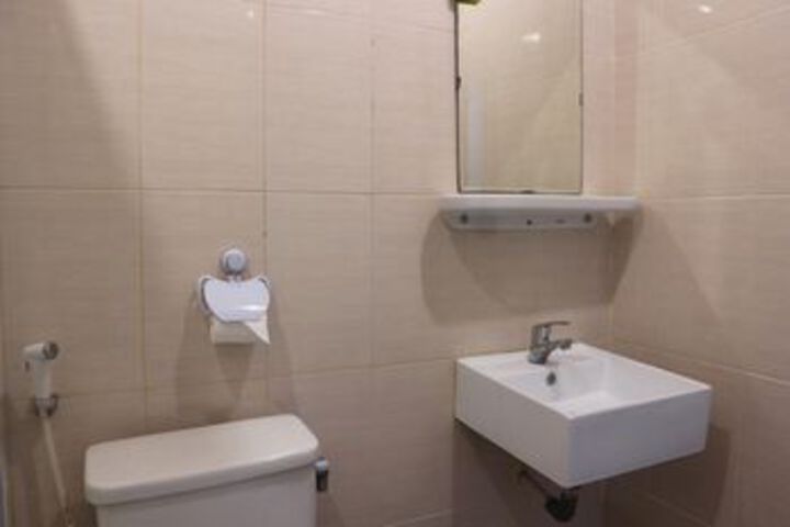 Room 3 of 27