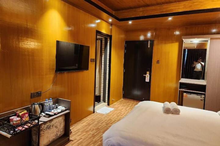 Room 34 of 39