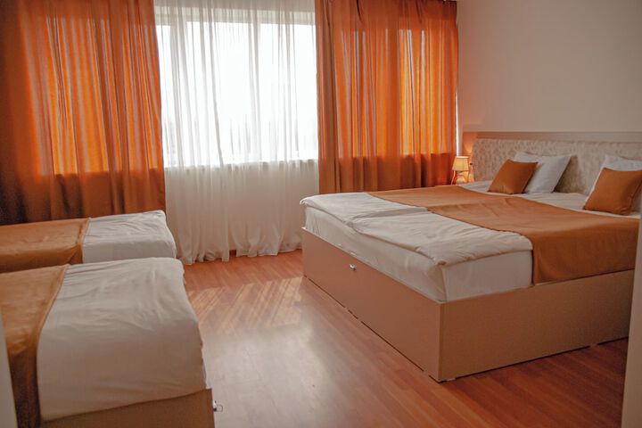 Room 6 of 75