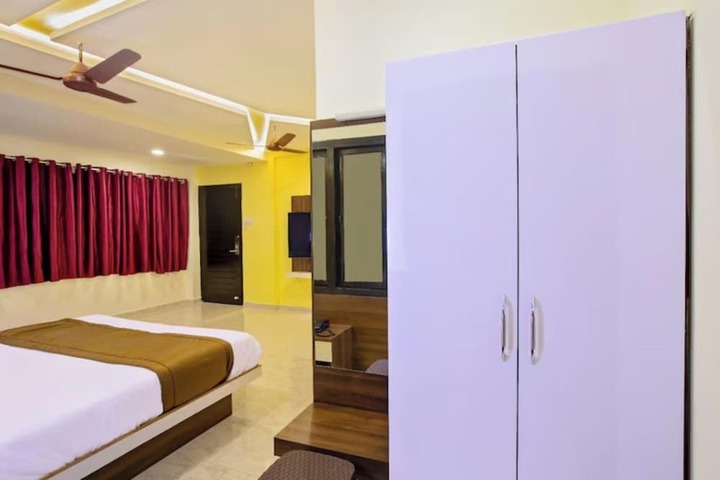 Room 26 of 38