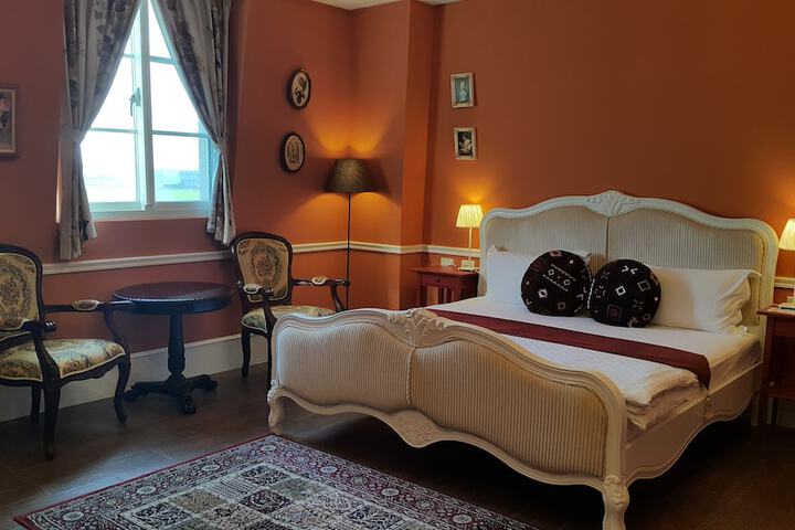 Room 18 of 46
