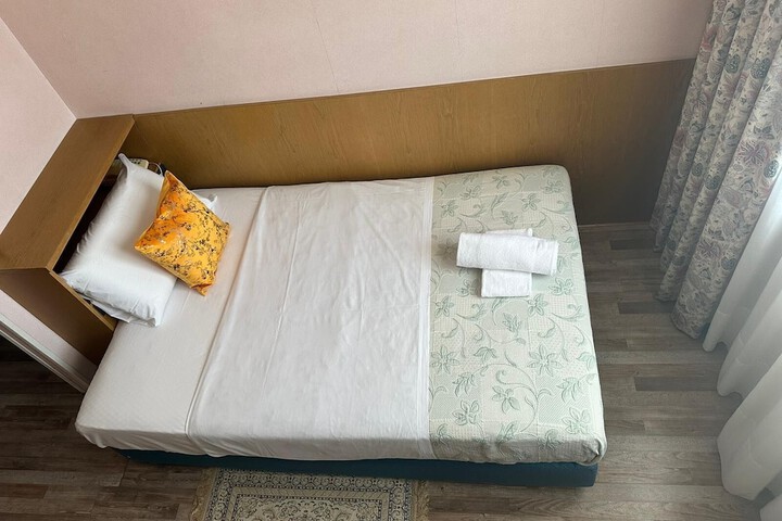 Room 11 of 38