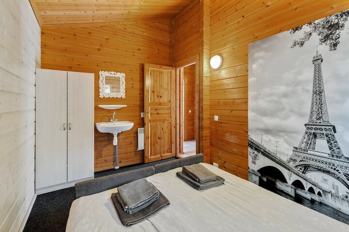 Room 7 of 33