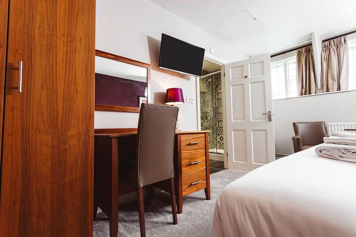 Room 9 of 37