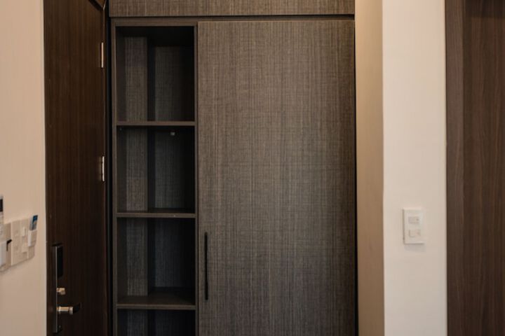 Room 11 of 32