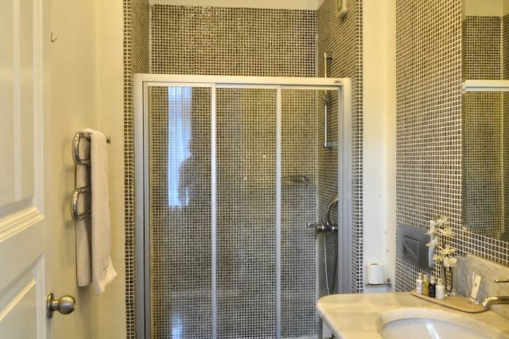 Room 43 of 63