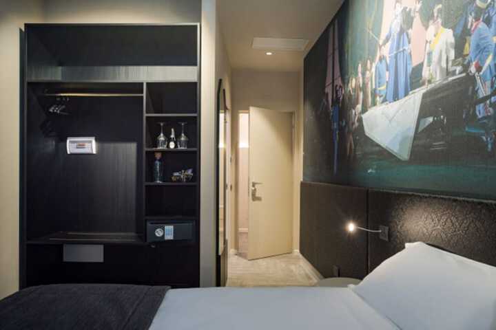 Room 7 of 44