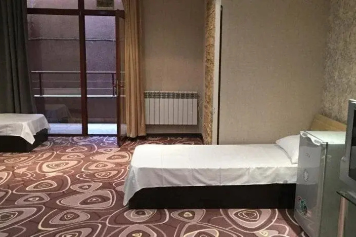 Room 7 of 18