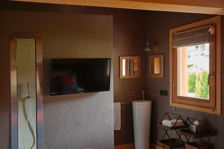 Room 80 of 99