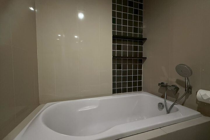 Room 82 of 107