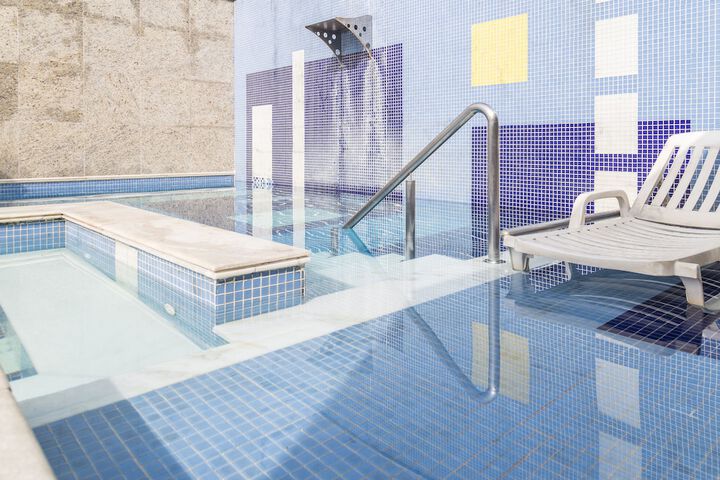 Pool 94 of 198