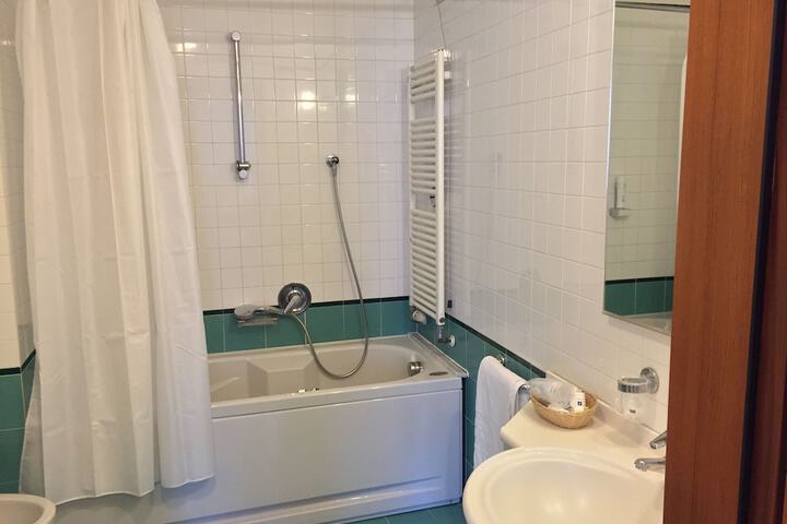 Room 54 of 75