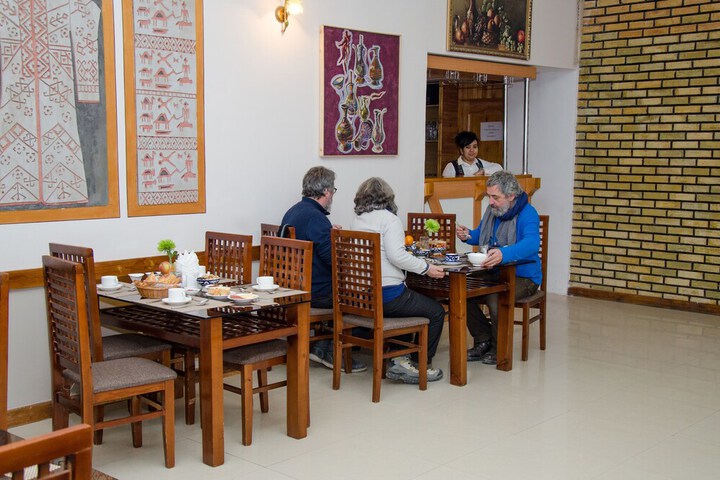 Dining 42 of 46