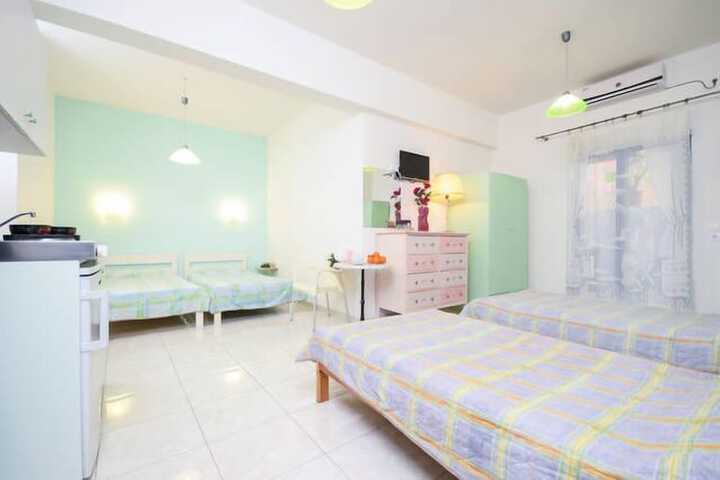 Room 14 of 32